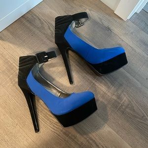 Charlotte Russe Black and Blue Color Block Pump